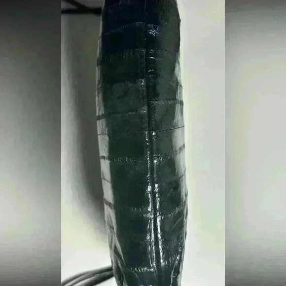 Leather of The Sea small eel skin crossbody bag. - Picture 7 of 10